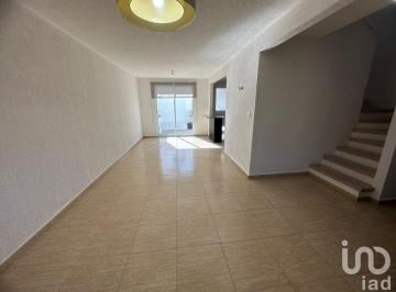 Casa · 104m² · 3 Recámaras · 2 Estacionamientos · Casa en Renta en Palamares
