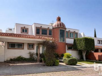 Casa · 320m² · 3 Recámaras · 3 Estacionamientos · Casa en Venta, Conectividad con Todo Quérétaro