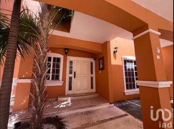 Casa · 315m² · 4 Recámaras · 2 Estacionamientos · Casa en Venta en Supermanzana 17 Cancún Quintana Roo