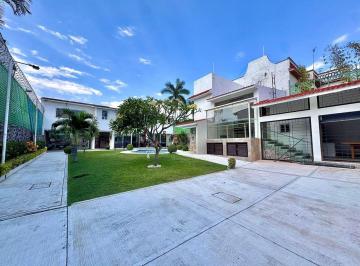 Casa de 4 habitaciones, Emiliano Zapata · Casa en Fracc. Burgos con Alberca y Jardín, 4 Habitaciones, Seguridad y Mas (Zona Sur de Cuernavaca)