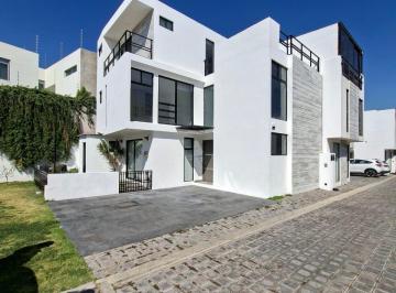 Casa · 192m² · 3 Recámaras · 2 Estacionamientos · Casa en Venta en Fraccionamiento en Momoxpan Cholula