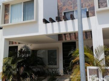 Casa · 1m² · 3 Recámaras · 2 Estacionamientos · Casa Amueblada en Renta en Jardines del Sur 3, Cancún
