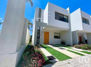 Casa · 131m² · 3 Recámaras · 2 Estacionamientos · Se Vende Hermosa Casa en Cluster Santorini en Lomas de Angelopolis