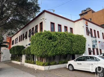 Edificio · 650m² · 12 Recámaras · 8 Estacionamientos · Inmueble en Renta en Narvarte Oriente