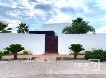 Casa · 316m² · 3 Recámaras · 5 Estacionamientos · Casa en Venta en Cerrada de Sienna Cerca de La Ciudad Infantil