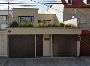 Casa de 3 habitaciones, Coyoacán · Estatus y Confort Clásico: Residencia Premium en Calle del Béisbol