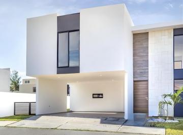 Casa · 200m² · 3 Recámaras · 2 Estacionamientos · Casa con Alberca en Venta en Lomas Residencial