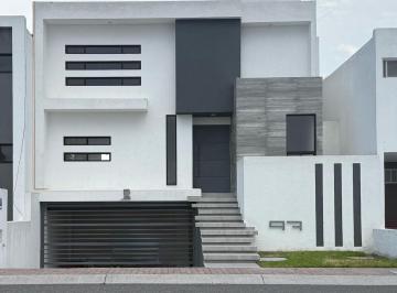 Casa · 285m² · 3 Recámaras · 4 Estacionamientos · Venta Casa Queretaro Juriquilla Colinas de Juriquilla Cerca de Comercios Escuelas y Univeridades