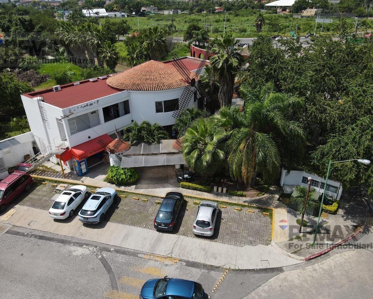 Venta de Plaza Comercial en Paseos del Río, Emiliano Zapata, Mor. Clave 5248