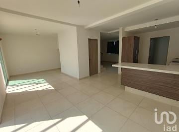 Casa · 180m² · 3 Recámaras · 2 Estacionamientos · Casa en Venta