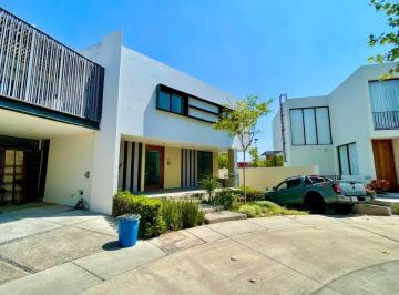 Casa en condominio de 4 habitaciones, Zapopan · Casa en Venta en La Toscana 1, con Sótano, Residencia de Lujo, Zona Real