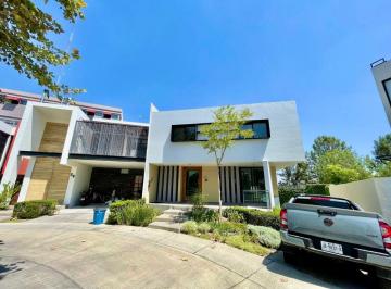 Casa en condominio de 4 habitaciones, Zapopan · Casa en Venta en La Toscana 1, con Sótano, Residencia de Lujo, Zona Real