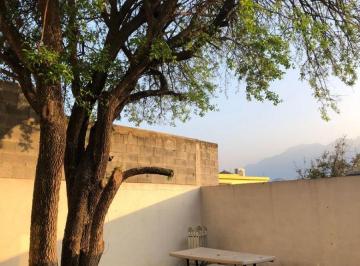 Casa de 3 habitaciones, Monterrey · Casa en Venta Al Sur de Monterrey con un Arbol Hermoso en El Patio