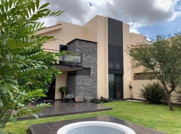 Casa · 215m² · 3 Recámaras · 2 Estacionamientos · Casa en Venta en Residencial Haciendas de Tequisquiapan
