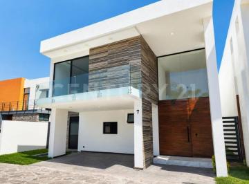Casa · 270m² · 4 Recámaras · 2 Estacionamientos · Casa en Venta en Lopez Mateos Guadalajara