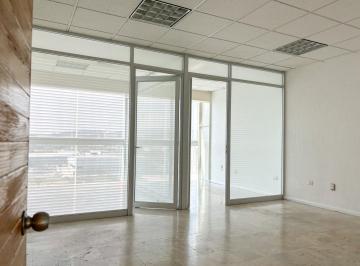 Oficina · 50m² · 1 Estacionamiento · Oficina en Renta en Torre Kubica Jurica