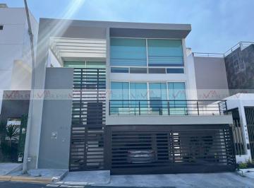 Casa · 370m² · 3 Recámaras · 2 Estacionamientos · Casa en Venta en Residencial Dinastía