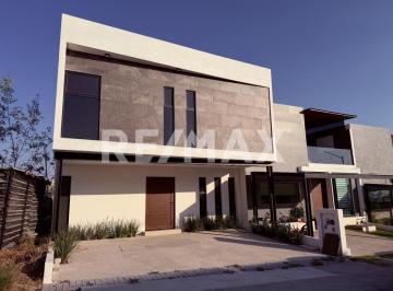 Casa en condominio · 170m² · 3 Recámaras · 3 Estacionamientos · Casa en Venta en Fraccionamiento Frente a Sonterra - (4)