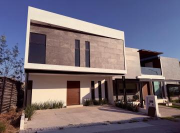 Casa en condominio · 170m² · 3 Recámaras · 3 Estacionamientos · Casa en Venta en Fraccionamiento Frente a Sonterra - (4)