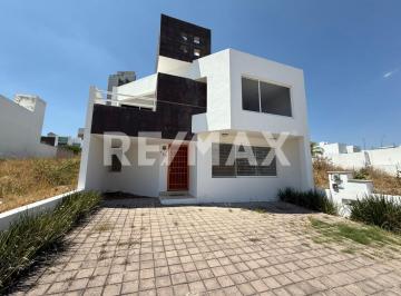 Casa · 238m² · 3 Recámaras · 2 Estacionamientos · Casa en Renta Cumbres del Lago - (4)
