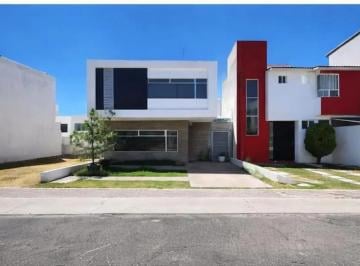 1 · Casa en Venta en Fracc. El Mirador - Gran Distribución, Patio con Malla Sombra y en Calle Cerrada