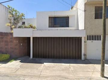 Casa de 3 habitaciones, León · Casa en Venta, Colonia Valle del Campestre, por Remate, Excelente Oportunidad
