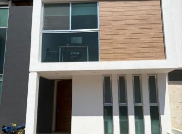 Casa · 270m² · 4 Recámaras · 2 Estacionamientos · Casa en Venta, La Condesa Juriquilla