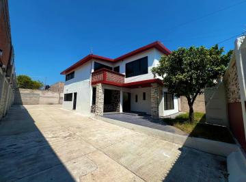 Casa · 274m² · 4 Recámaras · 10 Estacionamientos · Casa en Venta - (4)