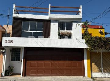 Casa · 240m² · 5 Recámaras · 6 Estacionamientos · Venta de Casa en Arcos del Alba - (4)