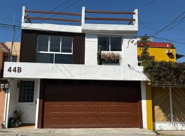 Casa · 240m² · 5 Recámaras · 6 Estacionamientos · Venta de Casa en Arcos del Alba - (4)