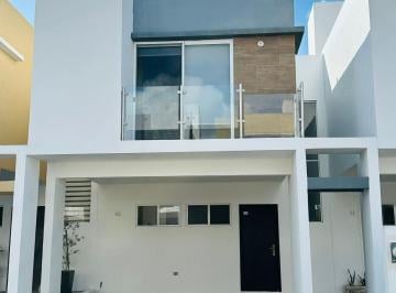Casa · 160m² · 3 Recámaras · 2 Estacionamientos · Casa en Renta - Cancún