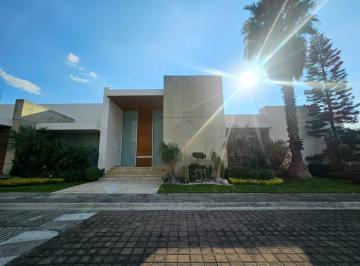 Casa · 790m² · 3 Recámaras · 4 Estacionamientos · Residencia en Venta de un Piso $30,000,000 Morillotla Los Encinos