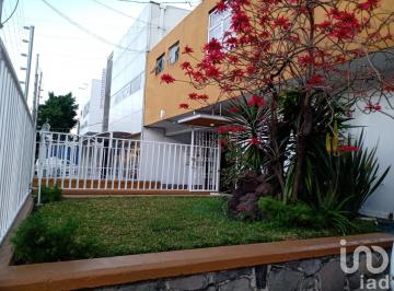 Casa · 288m² · 6 Recámaras · 4 Estacionamientos · Casa en Venta en Col Ladrón de Guevara, Guadalajara Jalisco