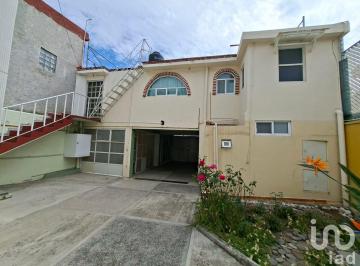 Casa · 405m² · 6 Recámaras · 4 Estacionamientos · Casa en Venta con 1 Departamento y 2 Locales Zona Centrica