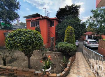 Casa · 441m² · 8 Recámaras · 4 Estacionamientos · Excelente Oportunidad de Inversión: Casa, 2 Departamentos, 2 Locales Comerciales!