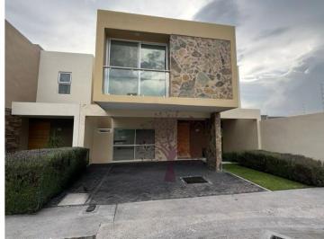 Casa en condominio · 214m² · 3 Recámaras · 2 Estacionamientos · Casa en Condominio en La Vista Residencial