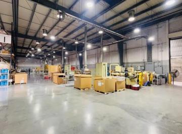 1 · Bodega Industrial con Oficinas Amuebladas Disponible en Renta