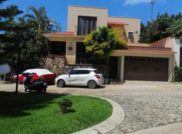 Casa · 220m² · 3 Recámaras · 2 Estacionamientos · Casa en Fraccionamiento Ahuatlán Tzompantle