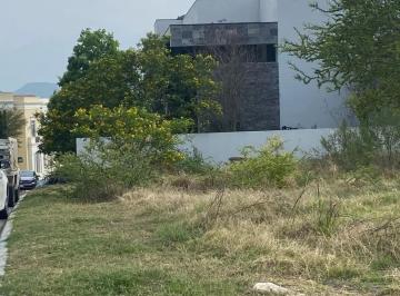 1 · Terreno en Esquina en Portal del Huajuco, Excelente Oportunidad!