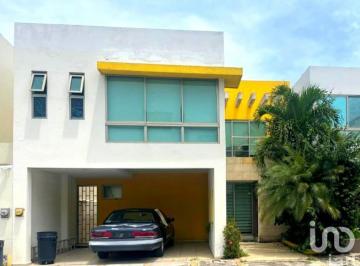 Casa · 200m² · 3 Recámaras · 2 Estacionamientos · Casa en Venta en Lomas del Sol
