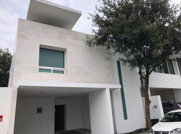 1 · Casa en Esquina en Renta en Privada