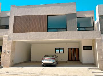 Casa de 3 habitaciones, Santiago · Casa Nueva Equipada en Renta - Montano Residencial