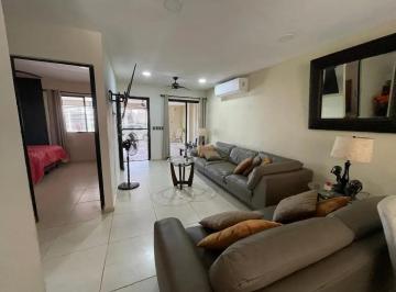 1 · Casa en Venta en Esquina en El Fraccionamiento Los Heroes Merida