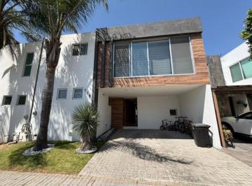 Casa de 3 habitaciones, San Andrés Cholula · Casa en Venta Ubicada en Cluster 10 10 10, Frente Area Verde, de Lomas de Angelopolis 1