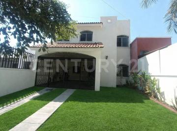 Casa · 201m² · 4 Recámaras · 2 Estacionamientos · Casa en Venta en Arboledas Colima, Col.
