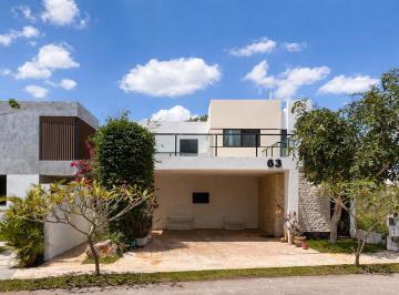 Casa de 3 habitaciones, Conkal · Casa en Renta en Privada Zelena, Conkal