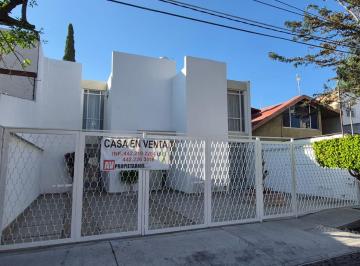 Casa de 5 habitaciones, Querétaro · Ubicación Privilegiada en Alamos 2da. Sección! Casa Muy Amplia y Renovada