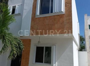 Casa · 107m² · 3 Recámaras · 2 Estacionamientos · Casa en Venta en Playa del Carmen