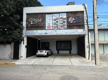 Local comercial · 3 Estacionamientos · Local en Petrolera