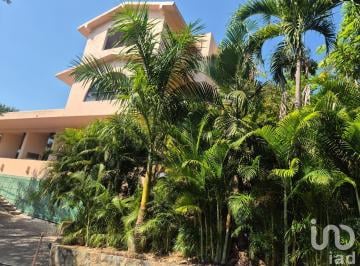 Casa · 908m² · 6 Recámaras · 5 Estacionamientos · Casa en Venta en Acapulco Las Brisas La Concha